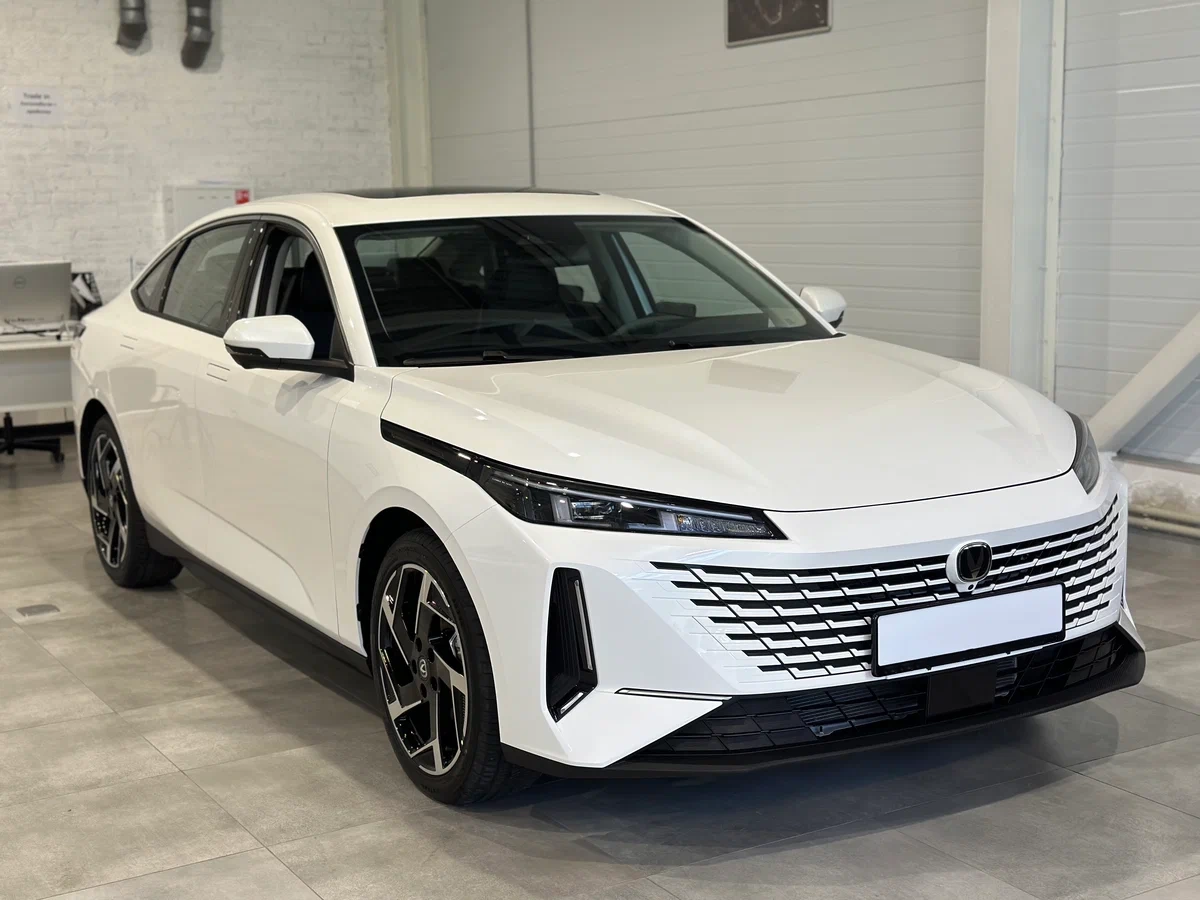 Changan Lamore с салона по цене от 1 904 000 рублей